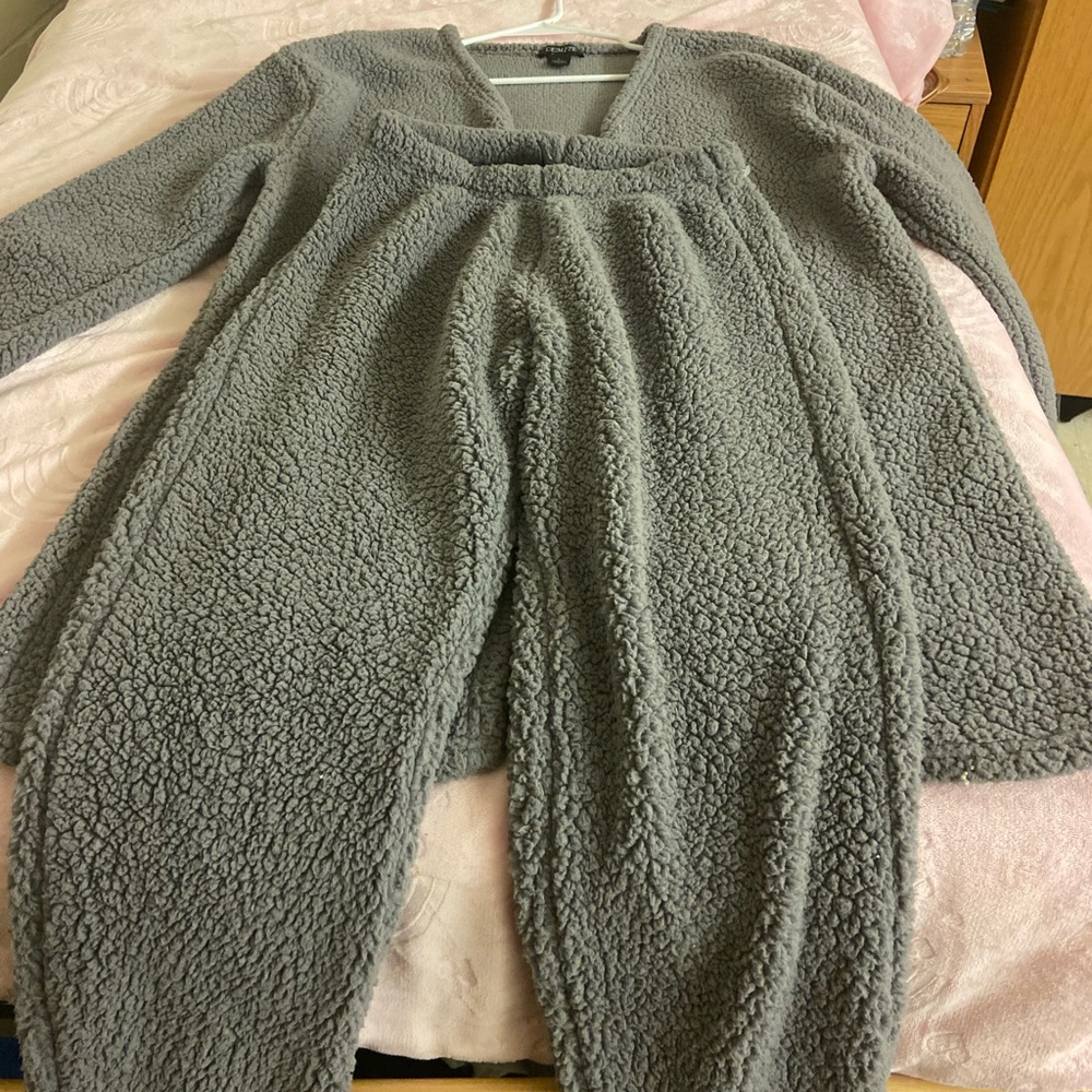 I haven’t worn it yet because I couldn’t fit it, Come it it off of my hands girl
